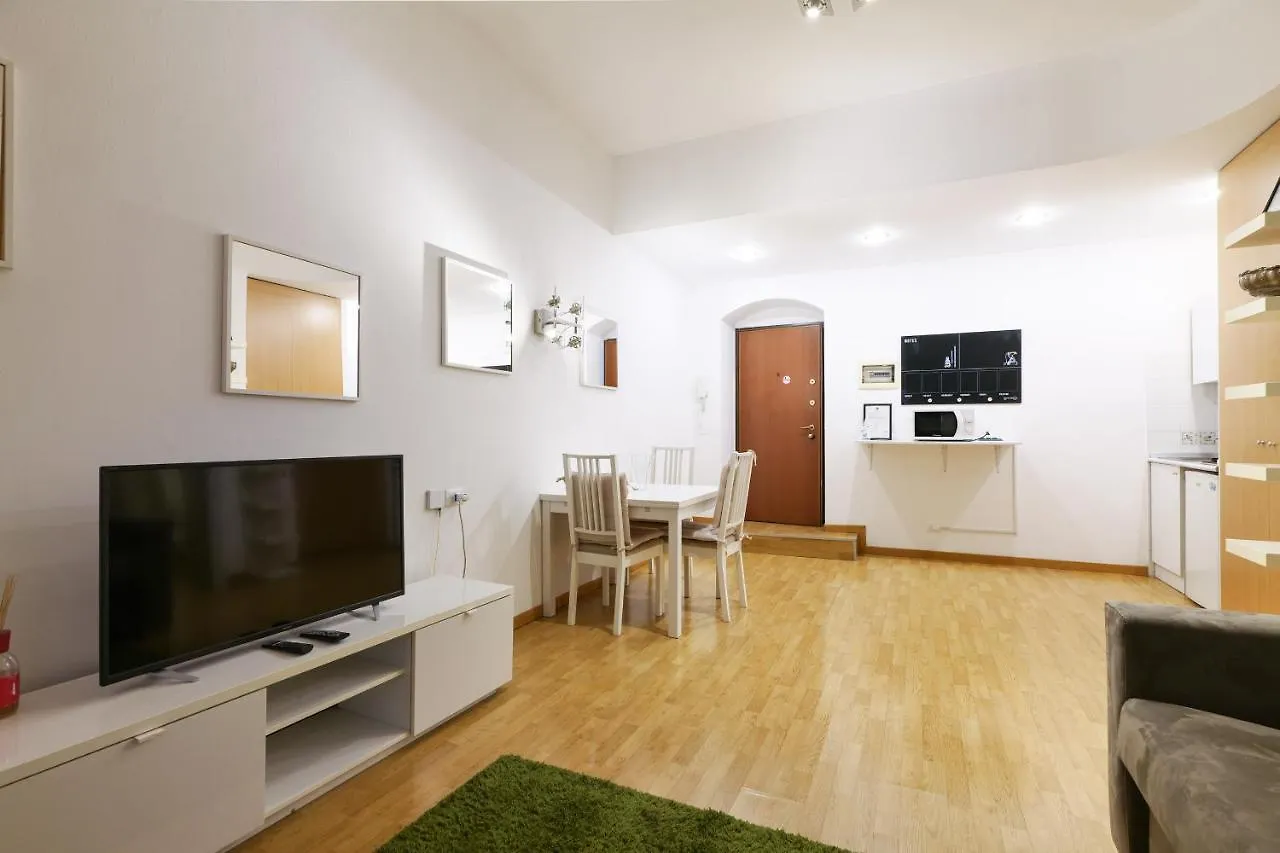 Luminoso Appartamento Con Balcone In Cadorna Milão 0*,  Itália