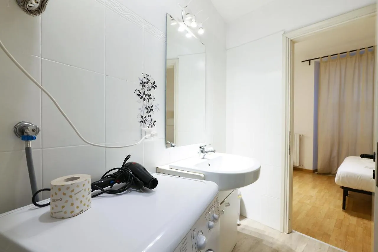 Luminoso Appartamento Con Balcone In Cadorna Mediolan Apartament
