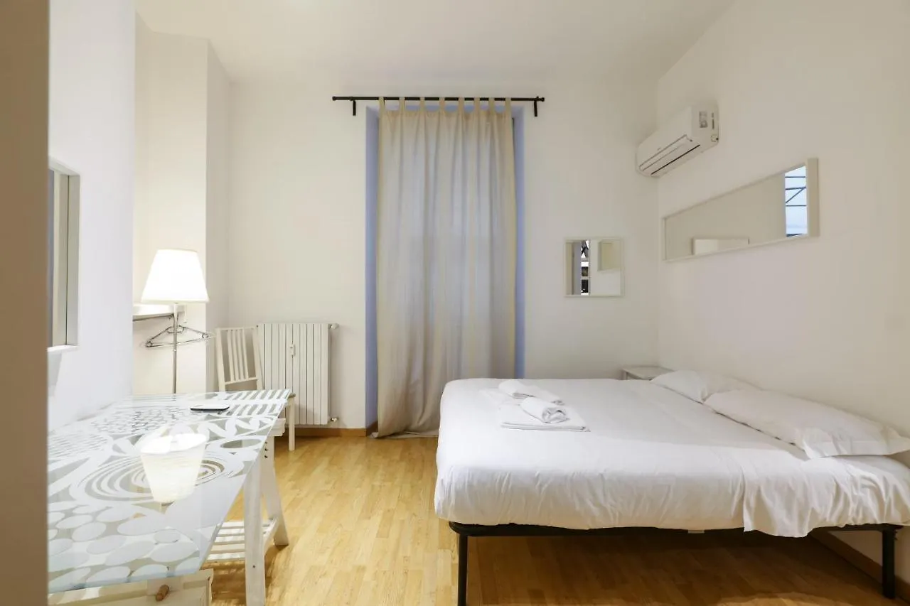 Luminoso Appartamento Con Balcone In Cadorna Mediolan 0*,