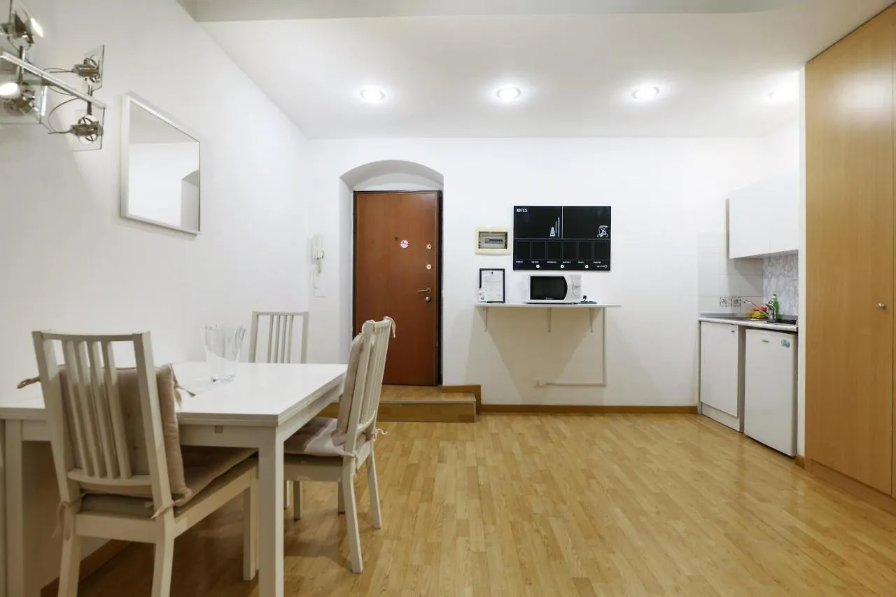 Apartament Luminoso Appartamento Con Balcone In Cadorna Mediolan
